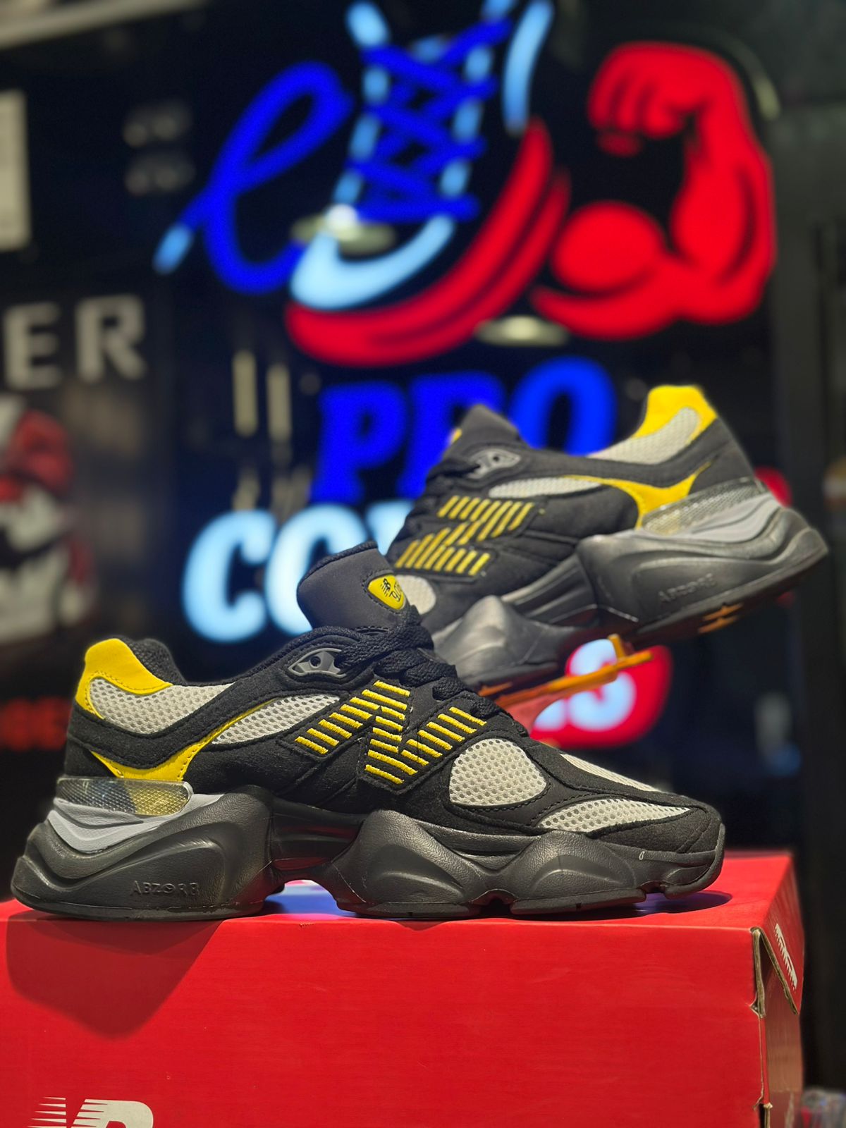 9060 Black Yellow 3